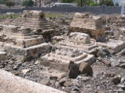 C07-106_Muscat_Tuyan_graves.jpg